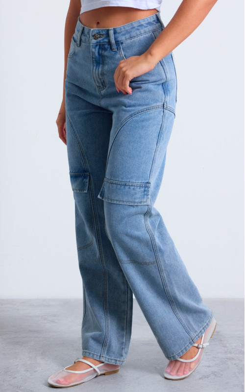 Світло-блакитні прямі джинси зі швами