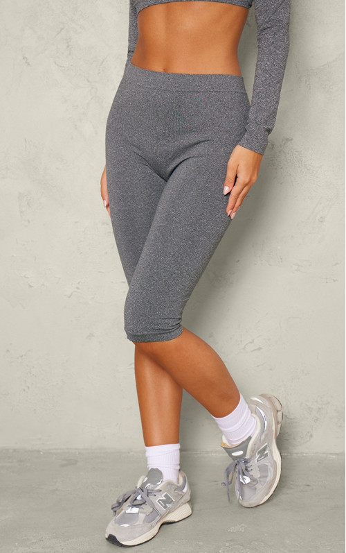 Чорні безшовні меланжеві легінси-капрі з високою талією