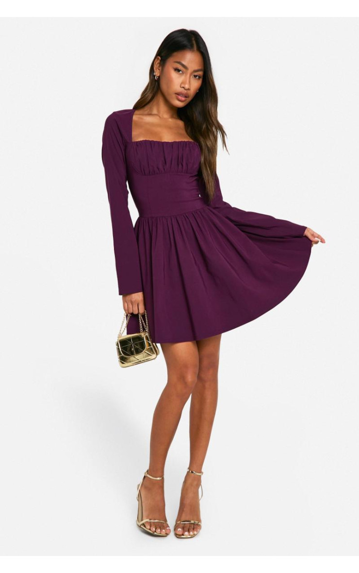 Плаття з бенгальським корсетом і довгим рукавом