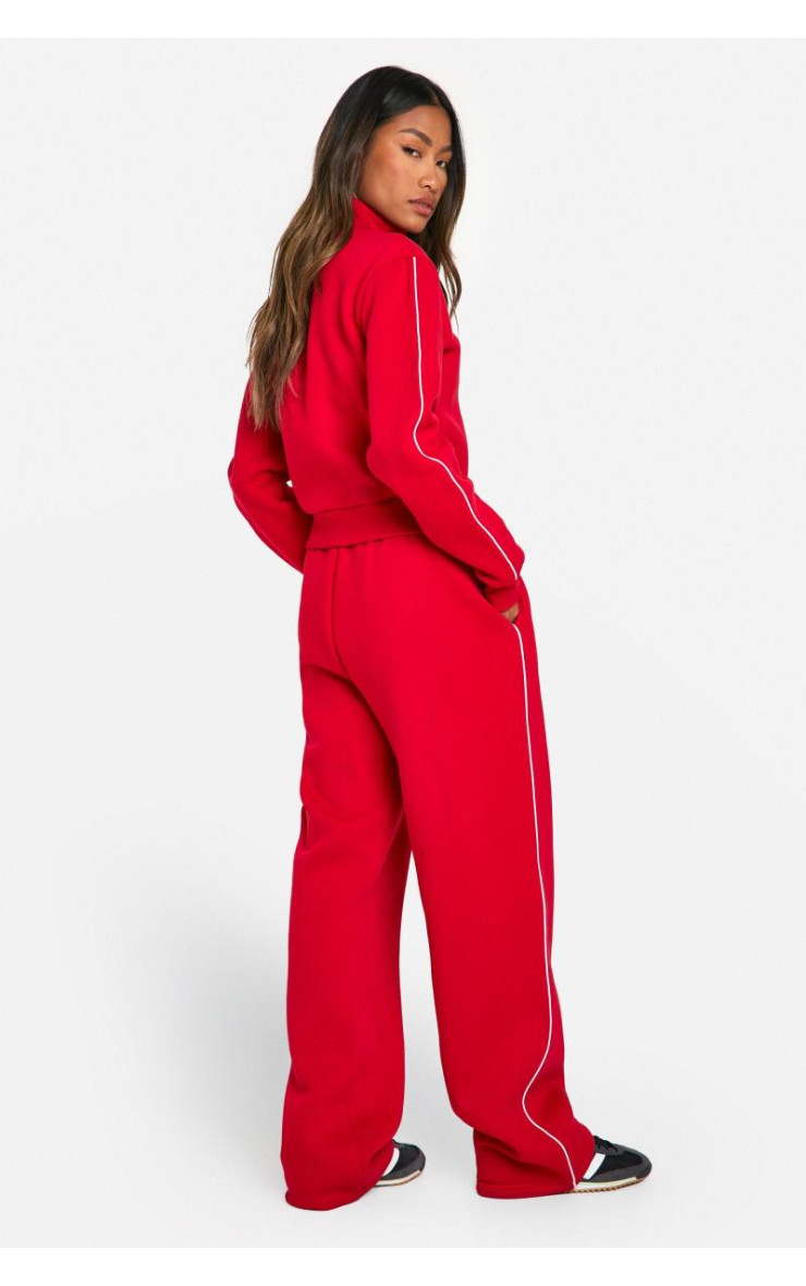 СВІТШОТ І СПОРТИВНИЙ КОСТЮМ ДЛЯ БІГІВ З ПРЯМИМИ НОГАМИ НА БЛИЗКІ