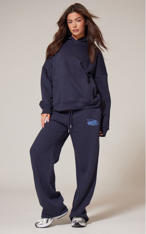 Темно-синій великий худі з принтом PRETTYLITTLETHING