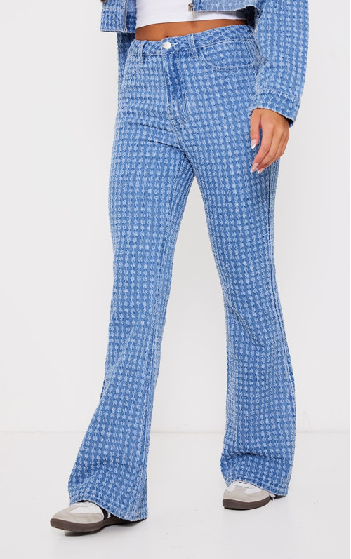 Світло-блакитні джинси-кльош у потерту смужку