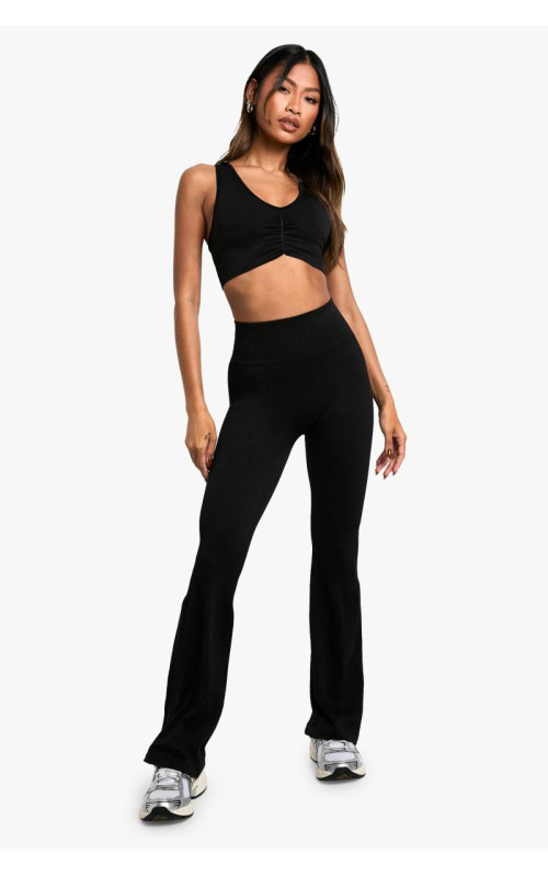 Розкльошені безшовні легінси в рубчик