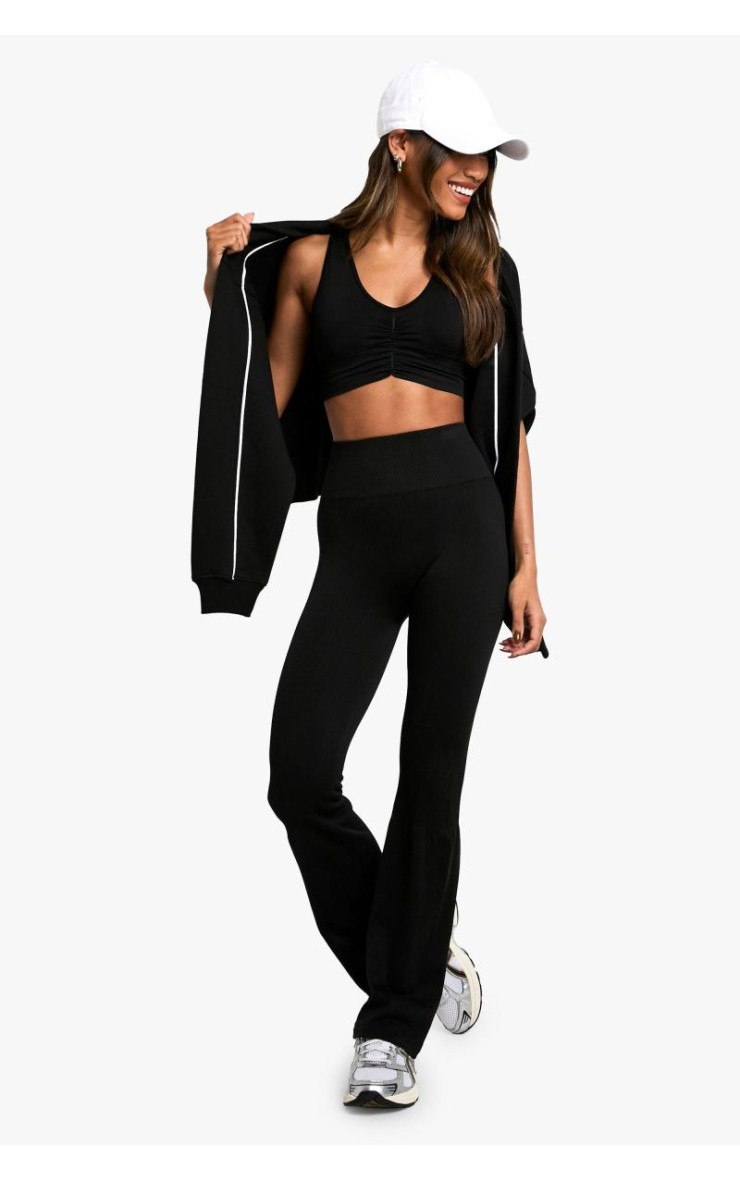 Розкльошені безшовні легінси в рубчик