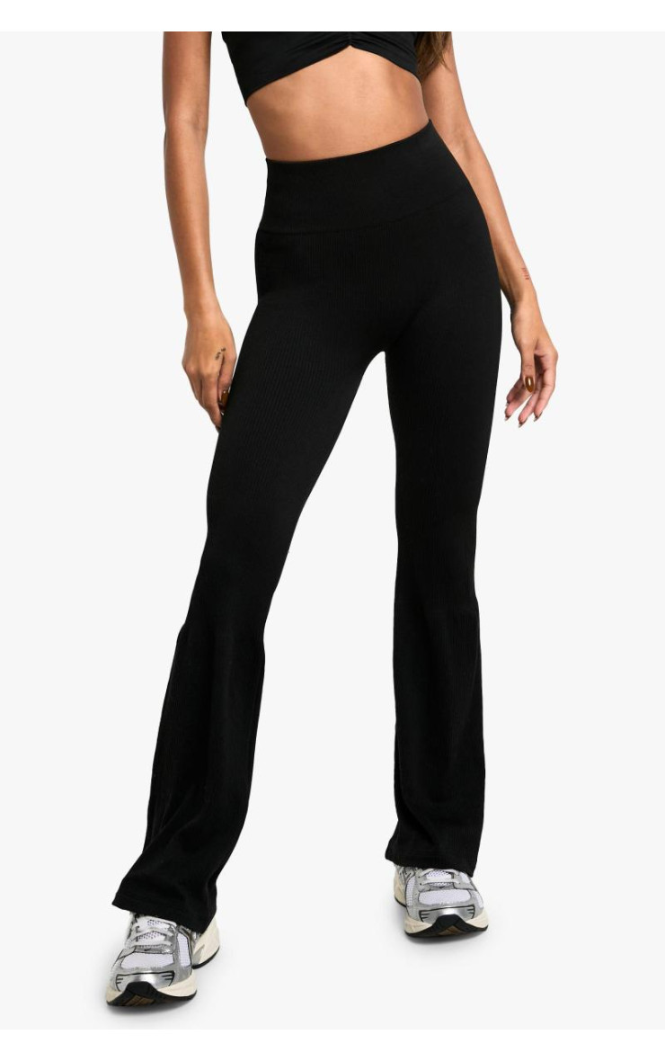 Розкльошені безшовні легінси в рубчик