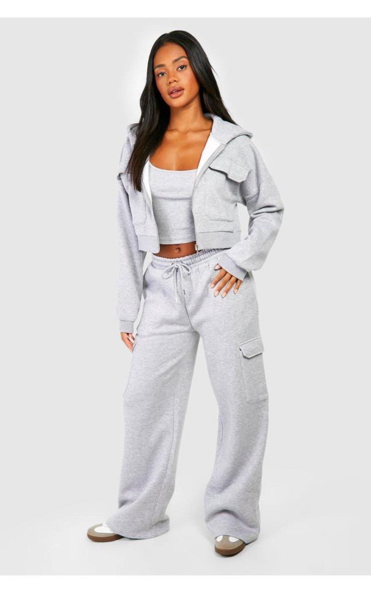 Укорочений спортивний костюм з прямими штанинами з кишенею карго