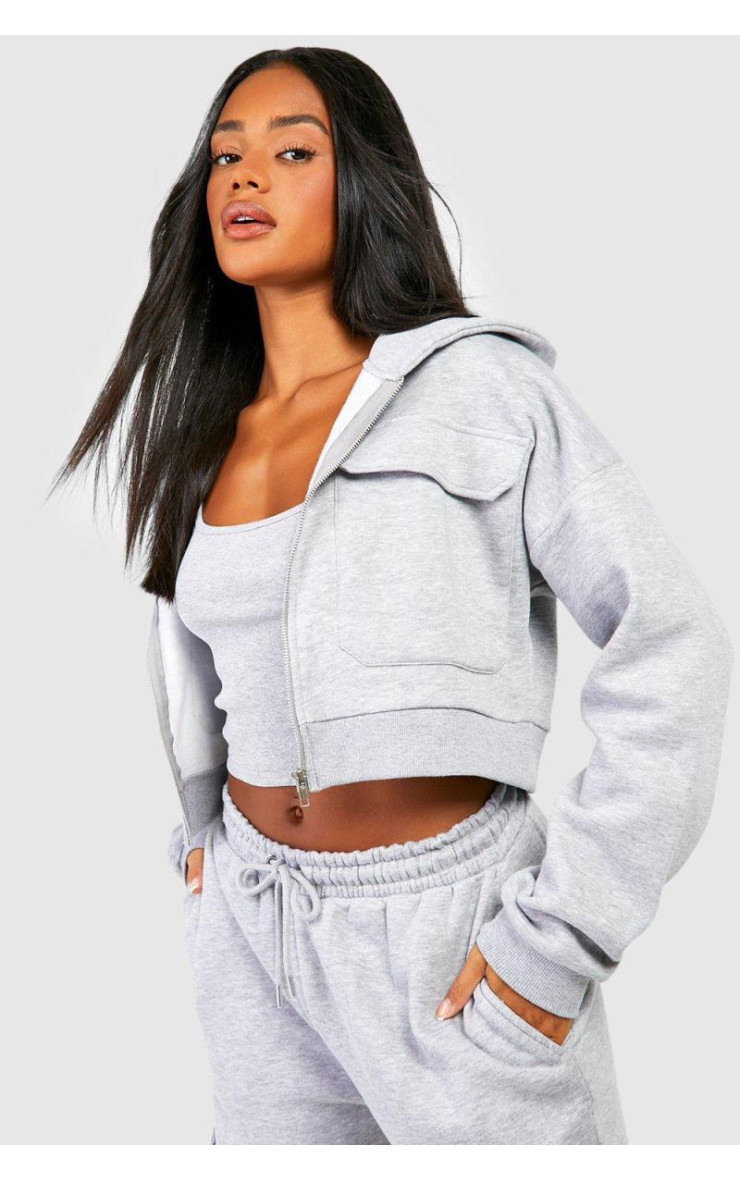 Укорочений спортивний костюм з прямими штанинами з кишенею карго