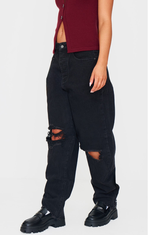 Випрані чорні джинси-бойфренди з екстремальним рваним подолом PRETTYLITTLETHING