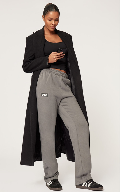 Прямі штани PRETTYLITTLETHING Charcoal Grey Logo Badge