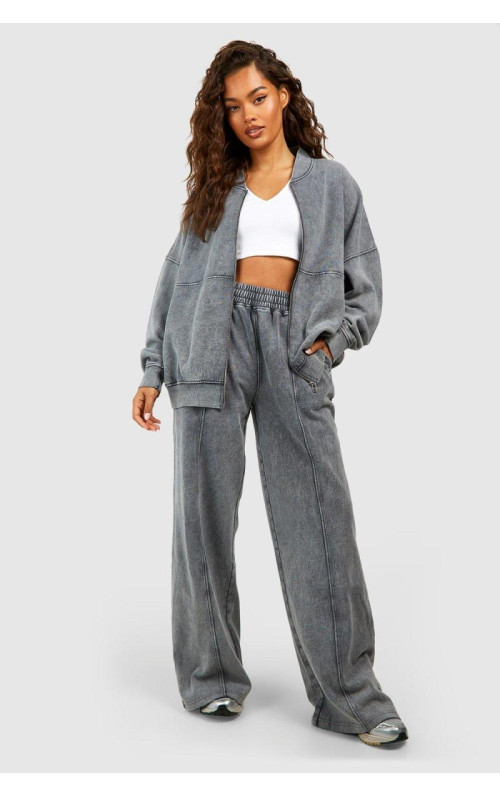 Випраний спортивний костюм з прямими штанинами на блискавці