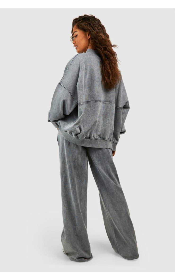 Випраний спортивний костюм з прямими штанинами на блискавці