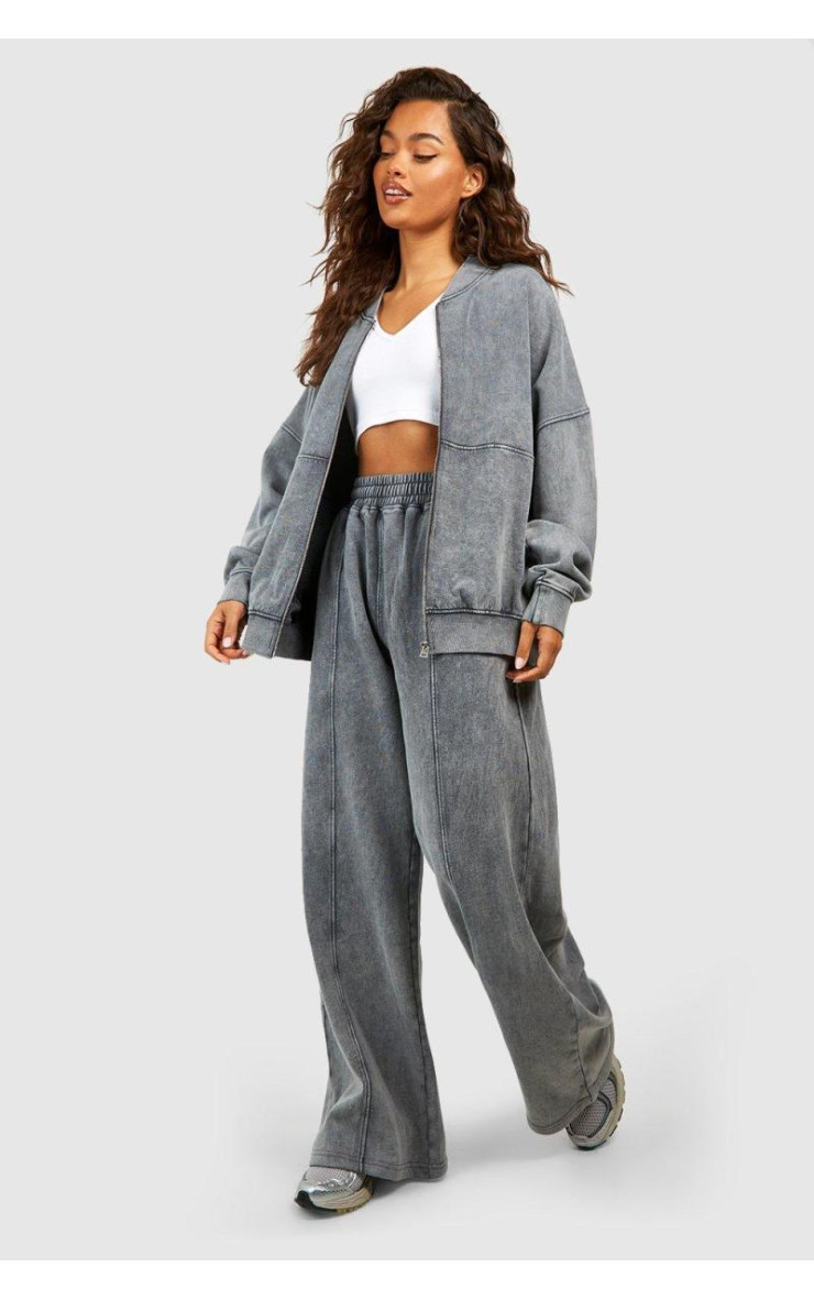 Випраний спортивний костюм з прямими штанинами на блискавці