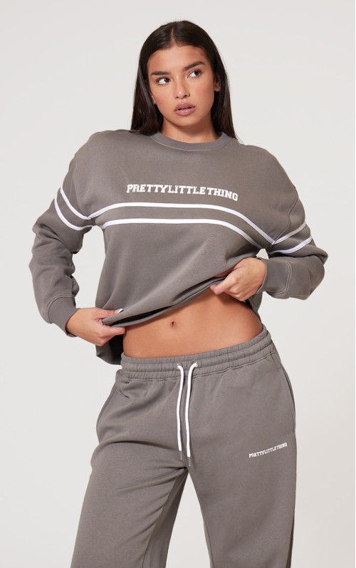 Великий світшот PRETTYLITTLETHING з темно-сірим контрастним принтом